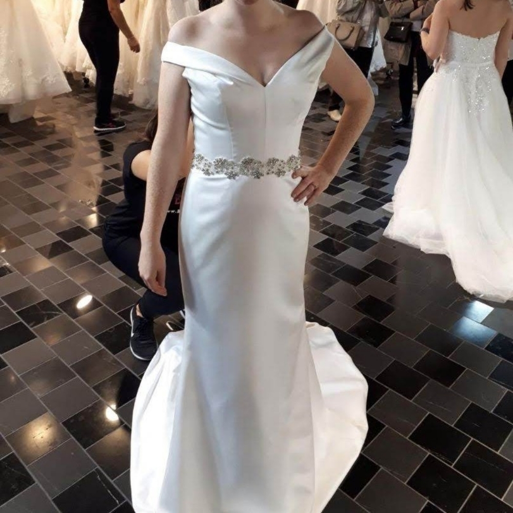 NEW Wedding dress